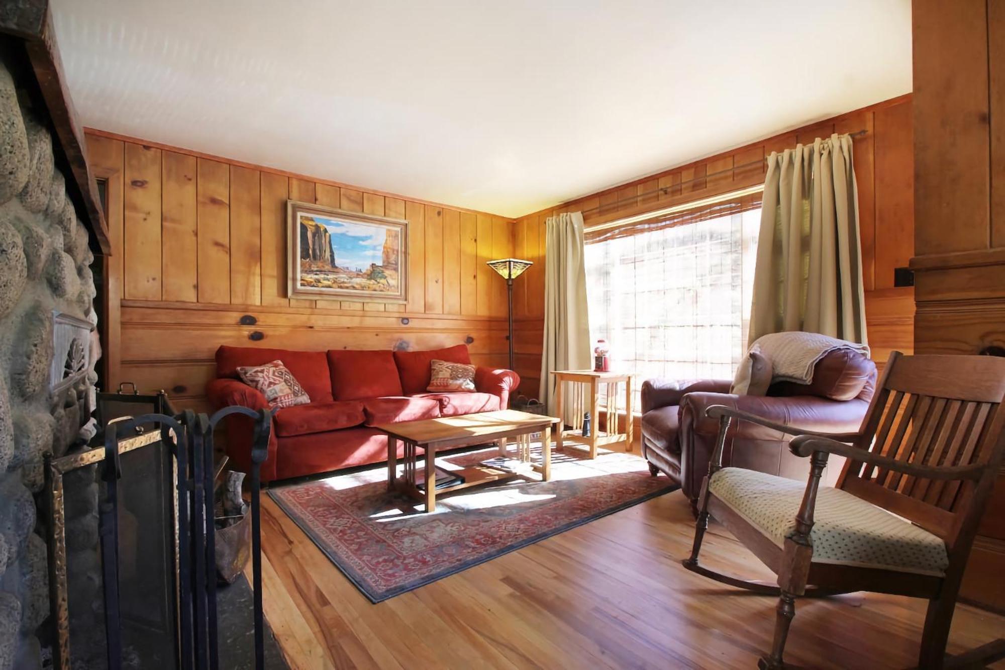 Ahwahnee-be Vintage - Walk To Town!